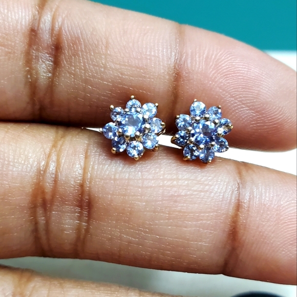 Watch Video / Sparkling 10K Gold Tanzanite Stud Earrings - Picture 3 of 8